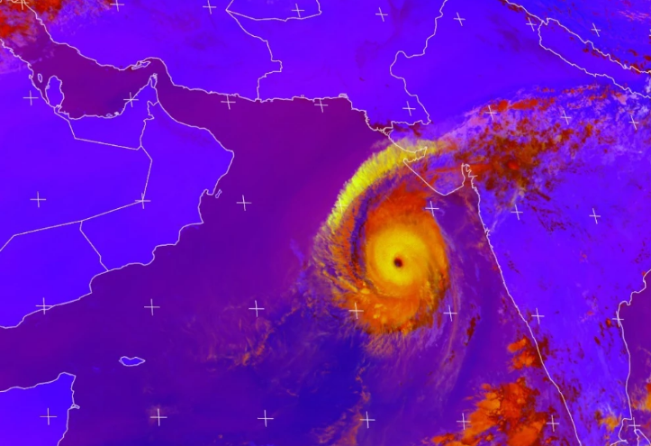 17级阿拉伯台风基亚尔高清卫星云图 清晰风眼已成型