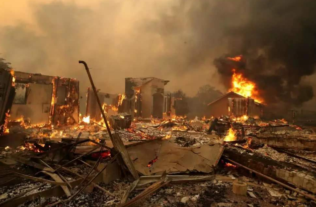 美国加州大火已宣布紧急状态 20万人被强制下令撤离