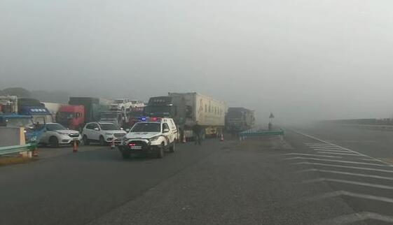 受大雾天气影响 今晨湖南111个高速收费站只出不进