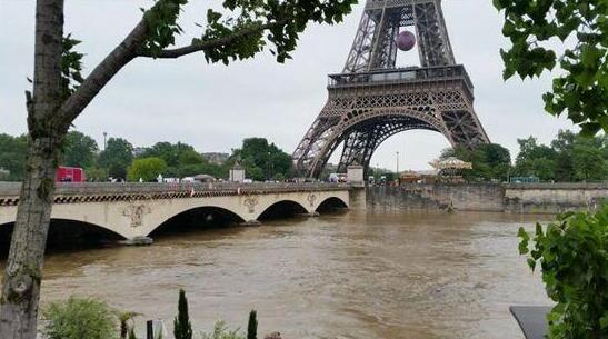 法国南部洪灾已造成3人死亡 政府出动2000名消防员救援