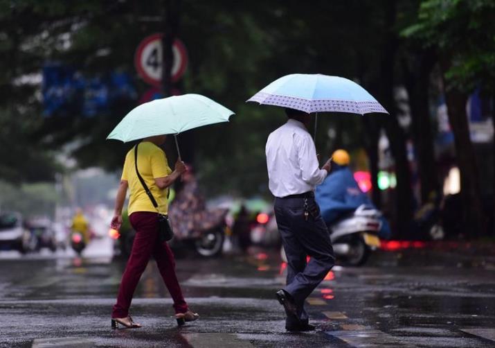 江淮黄淮有雾霾 华北大部自西向东有雨雪