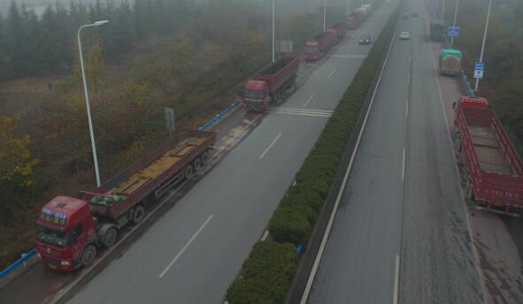 今晨河南发布大雾黄色预警 境内多条高速实施交通管制