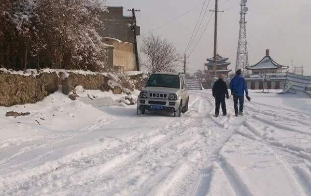新疆北部大风雨雪袭来 南部海域有6-8级风