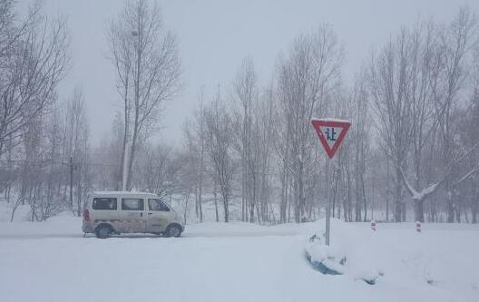 乌鲁木齐持续雨雪还未入冬 局地最高气温仅5℃