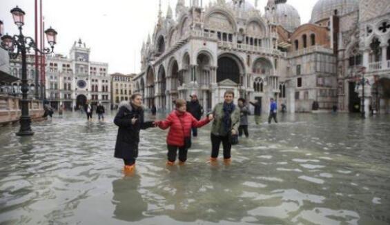 威尼斯水灾最新消息今天 80%地区被淹另有2人死亡