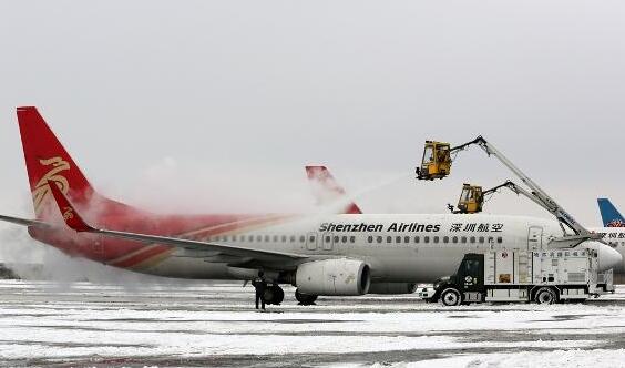 受强降雪天气影响 哈尔滨机场65架次航班取消