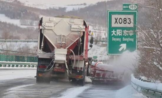 受强降雪影响 今晨吉林多条高速公路管制