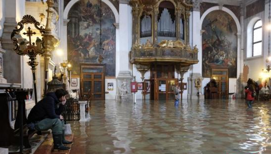威尼斯经历150年来最危险一周 水城遭洪水淹没水位高达1.87米