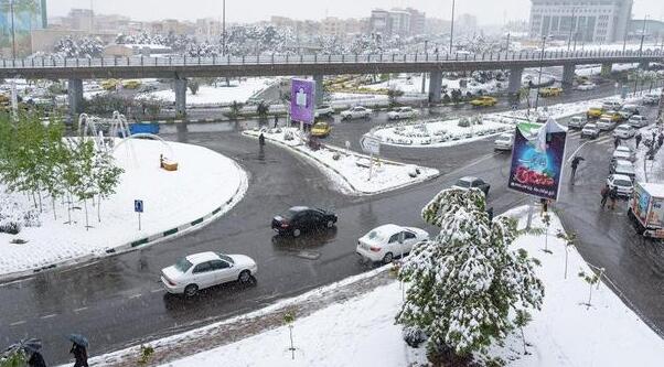 伊朗多地出现强降雪 学校暂时停课部分航班延误