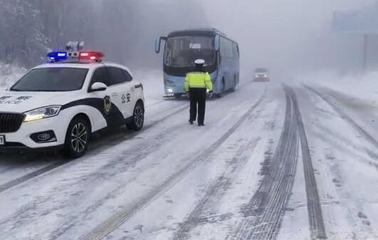 今日小雪吉林多地道路结冰严重 局地降温幅度达12℃