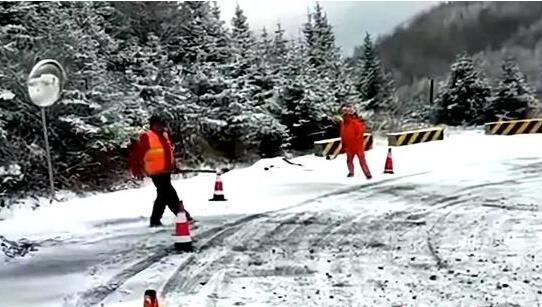 甘肃迎新一轮降雪天气 临夏甘南等地道路结冰严重