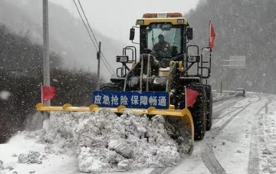 西安发布道路结冰黄色预警 210国道路段积结冰情严重