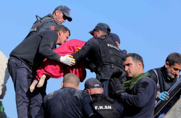 阿尔巴尼亚地震最新死亡人数更新 至少23人被震死老妇用身体护住孙子