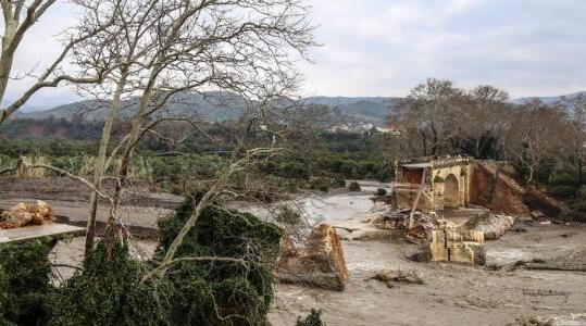 希腊西部地区暴风雷雨天气 2人死亡大片地区被水淹