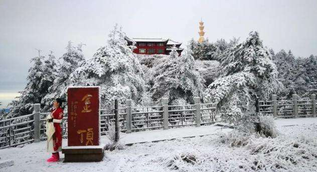 峨眉金顶雪景最全实拍（图） 寺庙一夜白头增添禅意