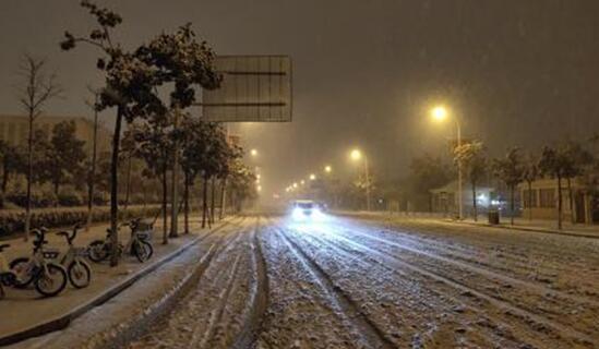 受降雪及路面结冰影响 北京天津等多条高速路段封闭