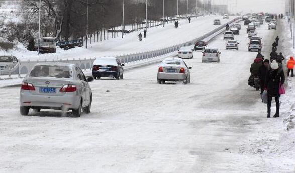 受降雪及路面结冰影响 河北吉林等地部分高速封闭