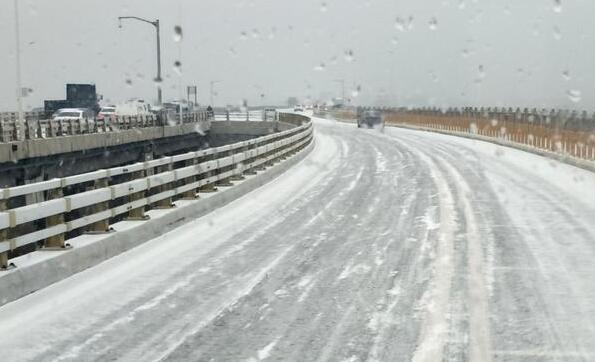 受降雪及路面结冰影响 河北吉林等地部分高速封闭