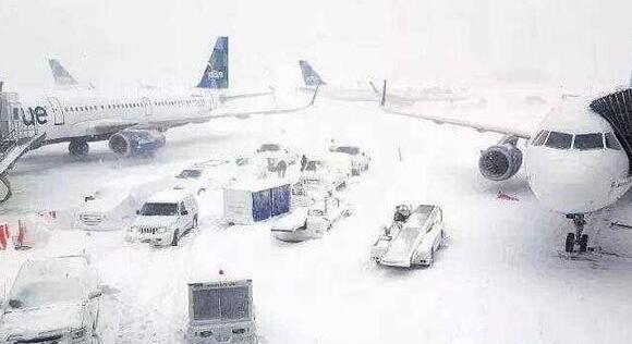 美国暴风雪致一架私人飞机坠毁 9人死亡还有3人受伤