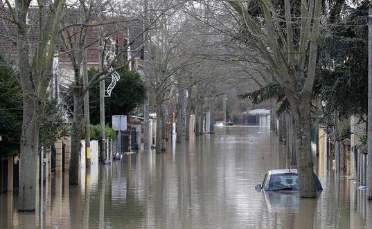 法国东南部暴雨引发洪灾 6人死亡另有2人受伤