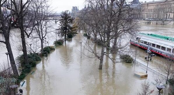 法国东南部暴雨引发洪灾 6人死亡另有2人受伤