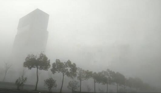 安徽江淮一带出现团雾天气 境内多条高速管制