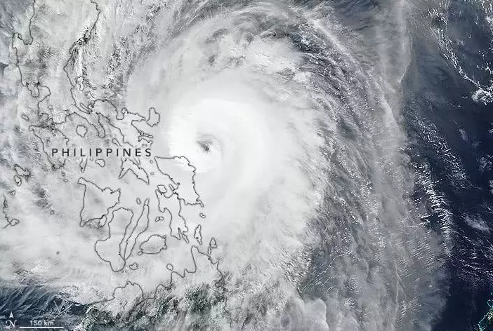 28号台风已与南下冷空气会合 菲律宾地形削弱台风北冕强度