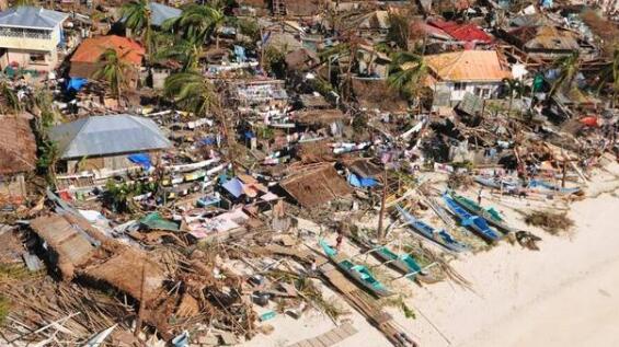 28号超强台风“北冕”登陆菲律宾 当局紧急疏散近10万人