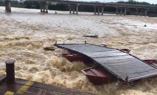 肯尼亚洪水死亡人数攀升致132人 预计降雨将持续到12月