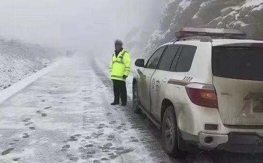 受道路结冰影响 今早G85渝昆高速路段交通管制