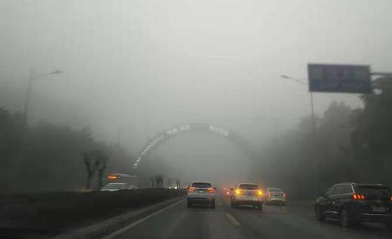 今晨重庆多条高速因大雾封闭 这周末天气晴好宜出行