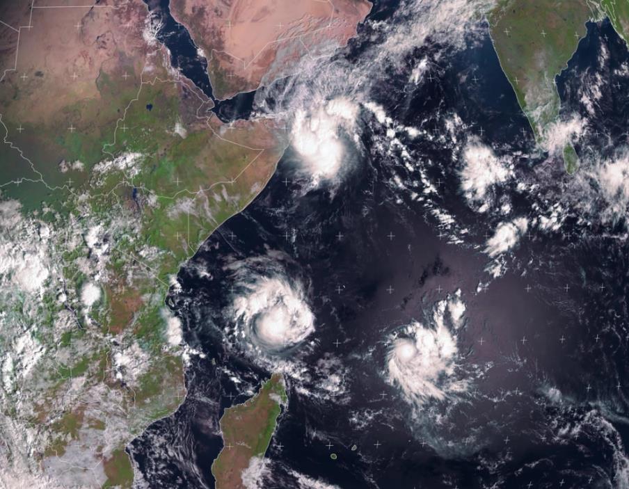 印度洋三个台风一台戏！17级+超强台风来袭
