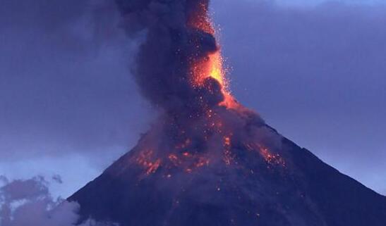 新西兰白岛火山发生喷发 目前已造成20余人受伤