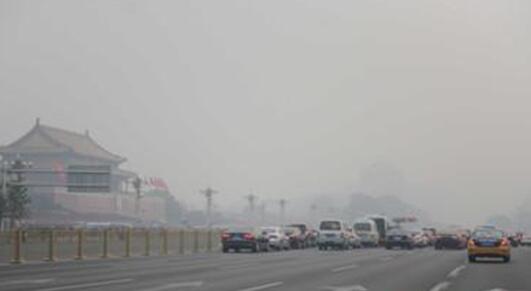 北京雾霾围城多条高速关闭 局地最高气温仅有6℃