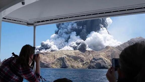 新西兰火山喷发致5人死亡 另有8人失踪或有中国公民