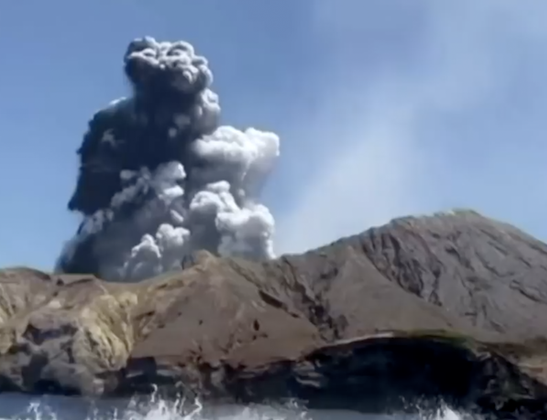 新西兰火山喷发失踪者无生还可能 喷发时47人在怀特岛观光