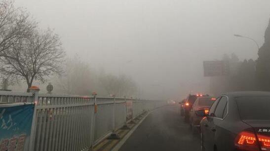 山东继续发布大雾红色预警 今晨这些高速路段交通管制