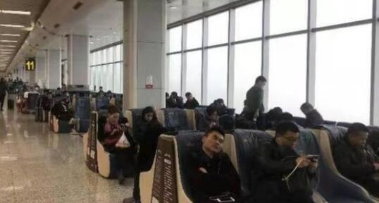 乌鲁木齐机场冻雾能见度仅75米 152个航班取消2600余人滞留