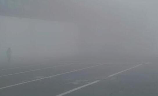 乌鲁木齐机场冻雾能见度仅75米 152个航班取消2600余人滞留