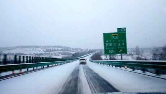 吉林发布道路结冰蓝色预警 省内多条高速入口关闭