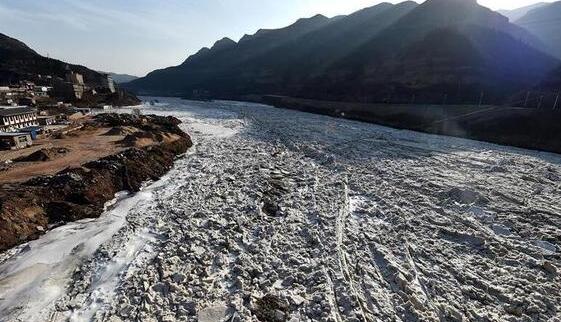 黄河宁蒙河段已进入封河期 河流封冻长度约1000米