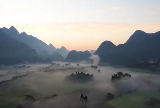 贵州万峰林现平流雾奇观 万峰林平流雾是怎样形成的？