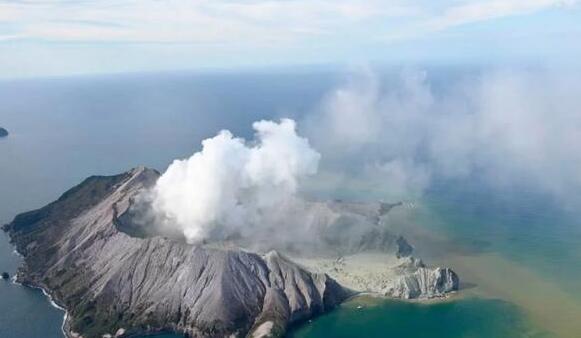 新西兰火山喷发死亡人数升至8人 未来24小时内仍可能喷发