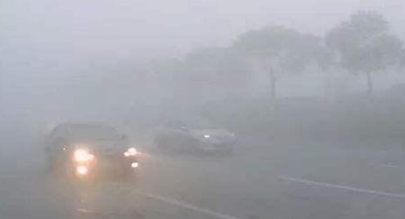 重庆大雾多条高速收费站关闭 主城气温气温跌至15℃以下