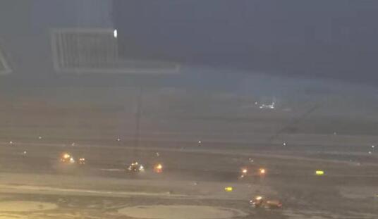 受强降雪天气影响 今日哈尔滨机场50个航班延误