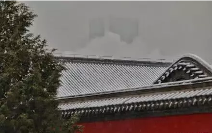 沈阳故宫的雪景：红墙白雪增添深宫寒意