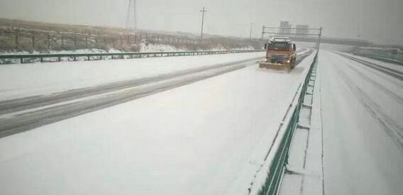 张家口昨日普降暴雪 境内高速各站口全部关闭