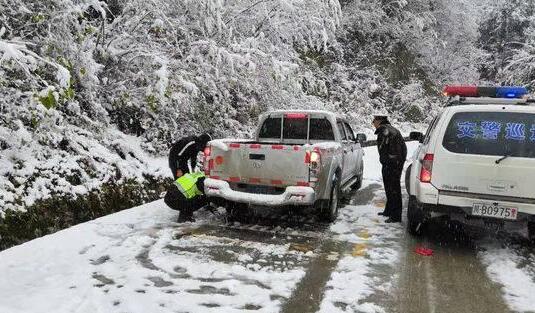 张家口昨日普降暴雪 境内高速各站口全部关闭