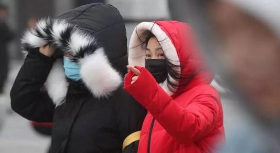 北京白天气温已经接近冰点 昼夜温差较大需都添衣