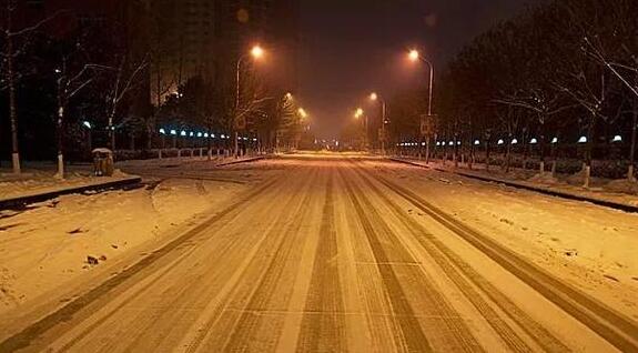 辽宁大部持续雨雪天气 多条高速路段交通管制